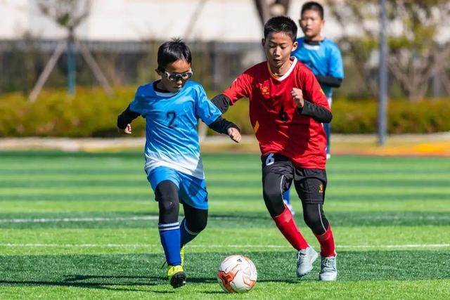意甲-吉鲁头球制胜 AC米兰1-0尤文锁定欧冠席位